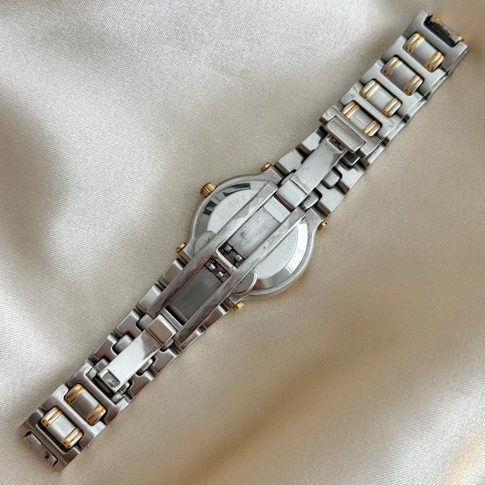 AUTHENTIC VINTAGE GUCCI TWO-TONED WATCH - Picture 6 of 7